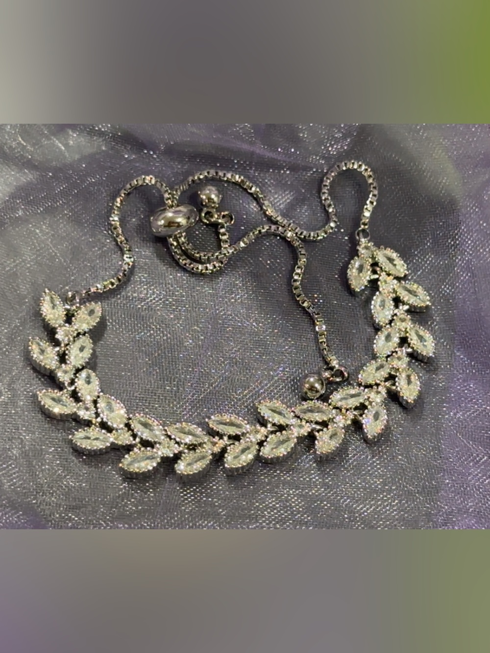 Leaf tennis bracelet